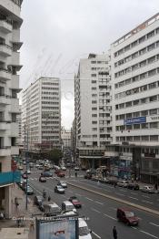 Image du Maroc Professionnelle de  L’ouverture de l’Avenue de la République l’actuelle Avenue des Forces Armées Royales (F. A. R.) a eu lieu en?1953. Elle fait partie des plus importantes artères de la ville où plusieurs sociétés marocaines et étrangères avaient établi leur siège, Lundi 6 Juillet 2009. (Photo / Abdeljalil Bounhar)